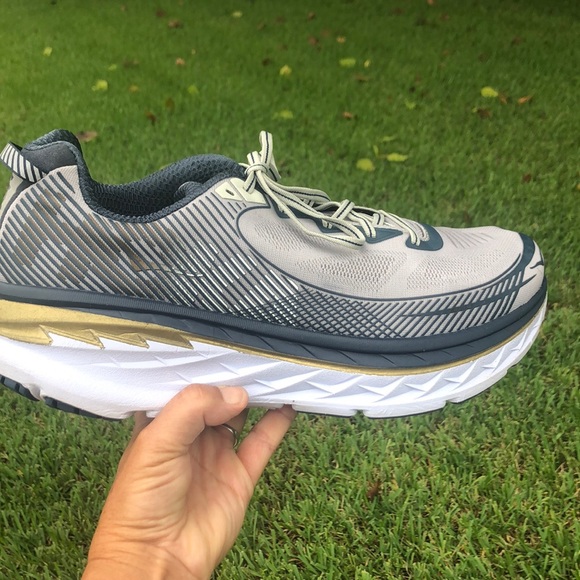 size 14 wide running shoes